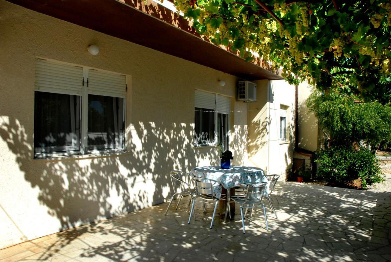 Apartment Valentina Liznjan Exterior photo